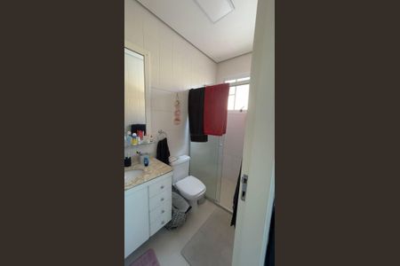 Casa de condomínio à venda com 220m², 3 quartos e 4 vagas