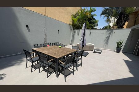 Casa de condomínio à venda com 220m², 3 quartos e 4 vagas