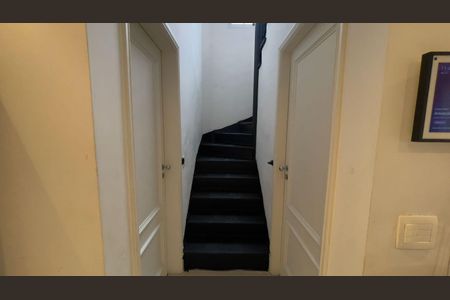 Casa de condomínio à venda com 220m², 3 quartos e 4 vagas