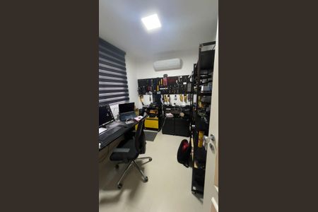 Casa de condomínio à venda com 220m², 3 quartos e 4 vagas