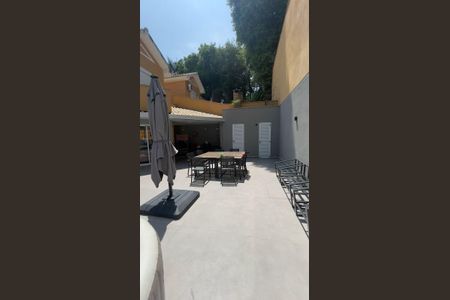 Casa de condomínio à venda com 220m², 3 quartos e 4 vagas