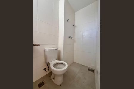Apartamento à venda com 65m², 2 quartos e 2 vagas Apartamento à venda com 65m², 2 quartos e 2 vagasBanheiro da Suíte