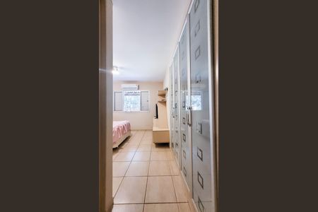Casa à venda com 440m², 5 quartos e 6 vagas Casa à venda com 440m², 5 quartos e 6 vagasCloset Suíte