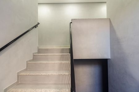 Apartamento à venda com 42m², 2 quartos e sem vagaEscada