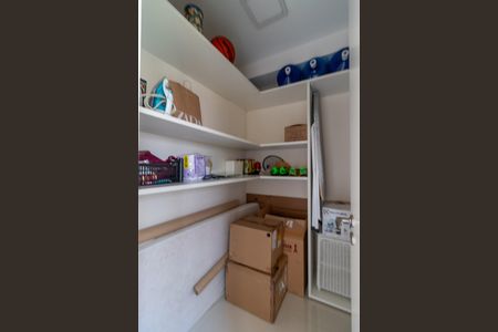 Apartamento à venda com 190m², 3 quartos e 4 vagas Apartamento à venda com 190m², 3 quartos e 4 vagasDespensa