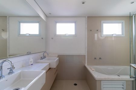 Apartamento à venda com 190m², 3 quartos e 4 vagas Apartamento à venda com 190m², 3 quartos e 4 vagasBanheiro da Suíte 3