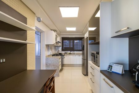 Apartamento à venda com 190m², 3 quartos e 4 vagas Apartamento à venda com 190m², 3 quartos e 4 vagasCozinha