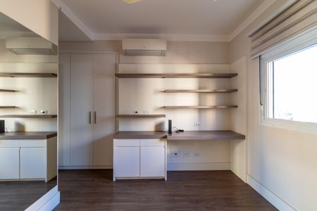 Apartamento à venda com 190m², 3 quartos e 4 vagas Apartamento à venda com 190m², 3 quartos e 4 vagasSuíte 2