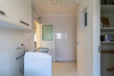 Apartamento à venda com 190m², 3 quartos e 4 vagas Apartamento à venda com 190m², 3 quartos e 4 vagasÁrea de Serviço