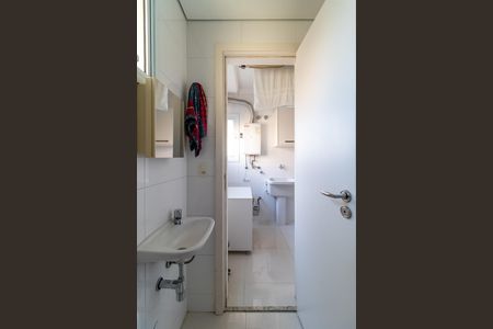 Apartamento à venda com 190m², 3 quartos e 4 vagas Apartamento à venda com 190m², 3 quartos e 4 vagasBanheiro de serviço