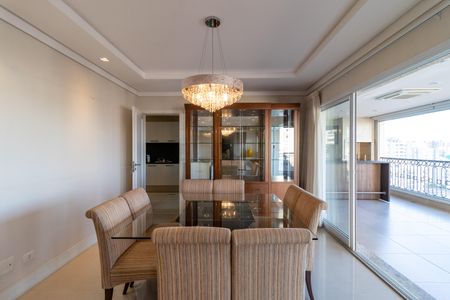 Apartamento à venda com 190m², 3 quartos e 4 vagas Apartamento à venda com 190m², 3 quartos e 4 vagasSala de Jantar