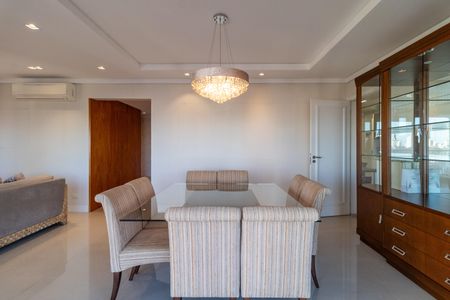 Apartamento à venda com 190m², 3 quartos e 4 vagas Apartamento à venda com 190m², 3 quartos e 4 vagasSala de Jantar