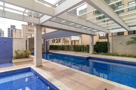 Apartamento à venda com 190m², 3 quartos e 4 vagas Apartamento à venda com 190m², 3 quartos e 4 vagasÁrea comum - Piscina