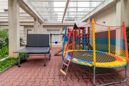 Apartamento à venda com 190m², 3 quartos e 4 vagas Apartamento à venda com 190m², 3 quartos e 4 vagasÁrea comum - Playground