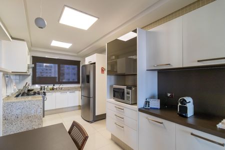 Apartamento à venda com 190m², 3 quartos e 4 vagas Apartamento à venda com 190m², 3 quartos e 4 vagasCozinha