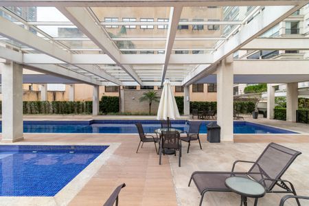 Apartamento à venda com 190m², 3 quartos e 4 vagas Apartamento à venda com 190m², 3 quartos e 4 vagasÁrea comum - Piscina
