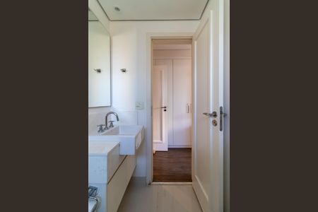 Apartamento à venda com 190m², 3 quartos e 4 vagas Apartamento à venda com 190m², 3 quartos e 4 vagasBanheiro da Suíte 2