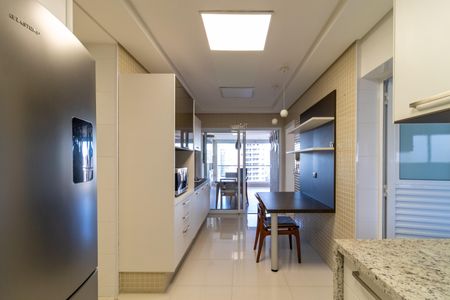 Apartamento à venda com 190m², 3 quartos e 4 vagas Apartamento à venda com 190m², 3 quartos e 4 vagasCozinha