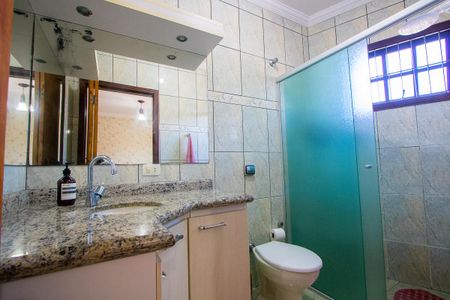 Casa à venda com 208m², 3 quartos e 5 vagasBanheiro do quarto 1