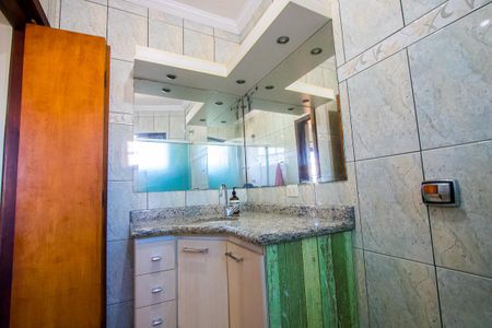 Casa à venda com 208m², 3 quartos e 5 vagasBanheiro do quarto 1