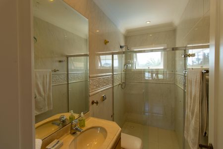 Casa de condomínio para alugar com 850m², 5 quartos e 5 vagas Casa de condomínio para alugar com 850m², 5 quartos e 5 vagasBanheiro da Suíte 2