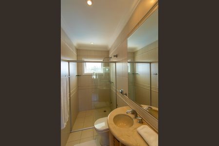 Casa de condomínio para alugar com 850m², 5 quartos e 5 vagas Casa de condomínio para alugar com 850m², 5 quartos e 5 vagasBanheiro da Suíte 3