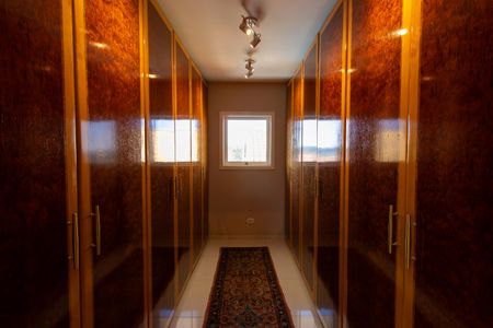 Casa de condomínio para alugar com 850m², 5 quartos e 5 vagas Casa de condomínio para alugar com 850m², 5 quartos e 5 vagasCloset da Suíte 5 - Master