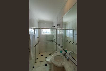 Casa de condomínio para alugar com 850m², 5 quartos e 5 vagas Casa de condomínio para alugar com 850m², 5 quartos e 5 vagasBanheiro da Suíte 1