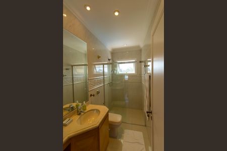 Casa de condomínio para alugar com 850m², 5 quartos e 5 vagas Casa de condomínio para alugar com 850m², 5 quartos e 5 vagasBanheiro da Suíte 2