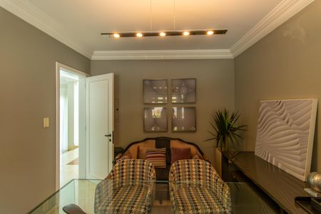 Casa de condomínio para alugar com 850m², 5 quartos e 5 vagas Casa de condomínio para alugar com 850m², 5 quartos e 5 vagasEscritório