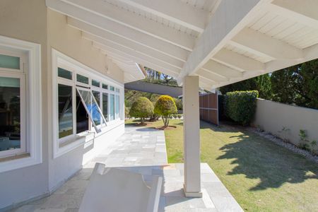 Casa de condomínio para alugar com 850m², 5 quartos e 5 vagas Casa de condomínio para alugar com 850m², 5 quartos e 5 vagasÁrea lateral