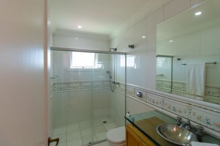 Casa de condomínio para alugar com 850m², 5 quartos e 5 vagas Casa de condomínio para alugar com 850m², 5 quartos e 5 vagasBanheiro da Suíte 4