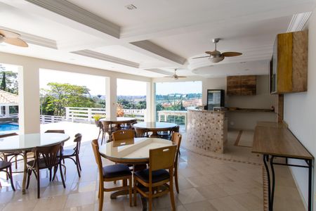 Casa de condomínio para alugar com 850m², 5 quartos e 5 vagas Casa de condomínio para alugar com 850m², 5 quartos e 5 vagasÁrea externa