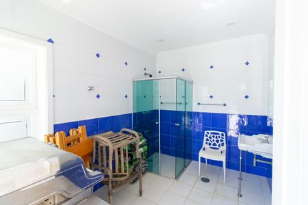 Casa de condomínio para alugar com 850m², 5 quartos e 5 vagas Casa de condomínio para alugar com 850m², 5 quartos e 5 vagasBanheiro da área externa