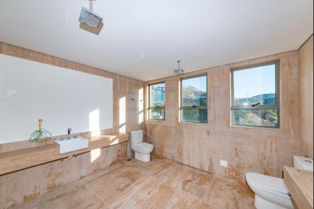 Apartamento à venda com 323m², 4 quartos e 4 vagasBanheiro da Suíte 1