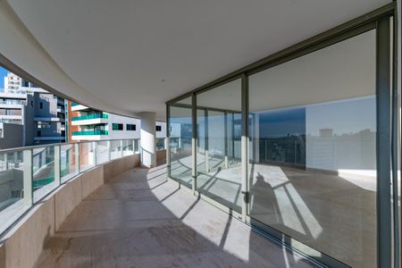 Apartamento à venda com 323m², 4 quartos e 4 vagasVaranda da Sala 1