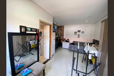 Casa à venda com 74m², 2 quartos e 1 vaga