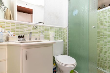 Apartamento à venda com 77m², 3 quartos e 2 vagas Apartamento à venda com 77m², 3 quartos e 2 vagasBanheiro da Suíte