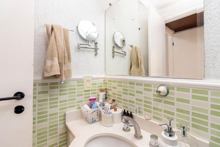 Apartamento à venda com 77m², 3 quartos e 2 vagas Apartamento à venda com 77m², 3 quartos e 2 vagasBanheiro da Suíte