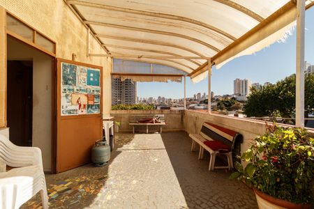 Casa à venda com 350m², 4 quartos e 2 vagas Casa à venda com 350m², 4 quartos e 2 vagasvaranda