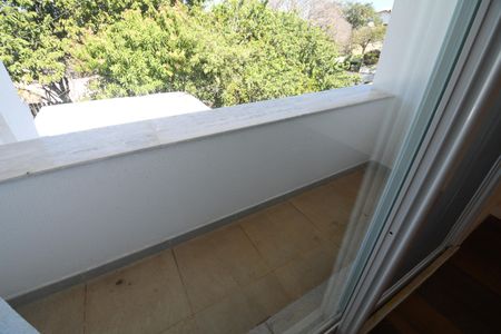 Casa de condomínio para alugar com 700m², 4 quartos e 6 vagasSacada do Escritório