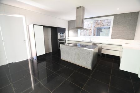 Casa de condomínio para alugar com 700m², 4 quartos e 6 vagasCozinha