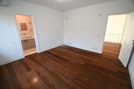 Casa de condomínio para alugar com 700m², 4 quartos e 6 vagasSuíte 2