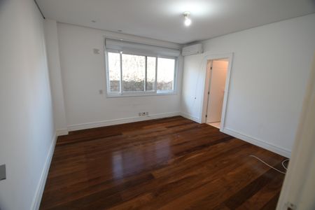 Casa de condomínio para alugar com 700m², 4 quartos e 6 vagasSuíte 2