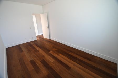 Casa de condomínio para alugar com 700m², 4 quartos e 6 vagasCloset da suíte 1