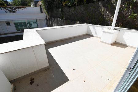 Casa de condomínio para alugar com 700m², 4 quartos e 6 vagasSacada da Suíte 4