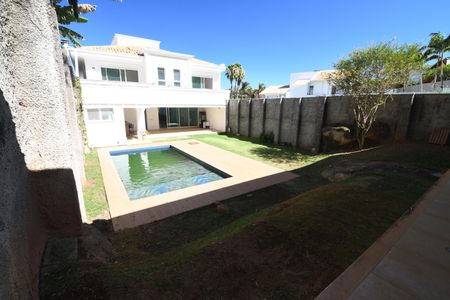 Casa de condomínio para alugar com 700m², 4 quartos e 6 vagasPiscina