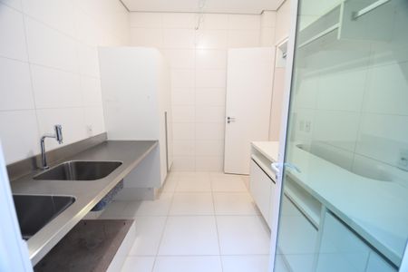 Casa de condomínio para alugar com 700m², 4 quartos e 6 vagasÁrea de Serviço