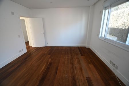 Casa de condomínio para alugar com 700m², 4 quartos e 6 vagasSuíte 2