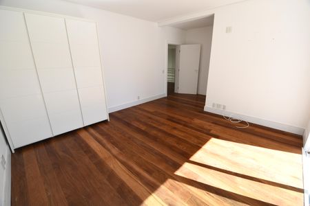 Casa de condomínio para alugar com 700m², 4 quartos e 6 vagasSuíte 4